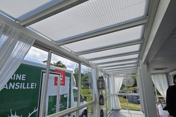 Kattokaihtimet kaltevalle ikkunalle