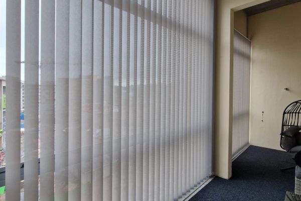 Osio pystylamelliverho