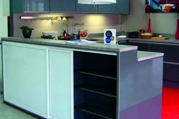 Osio Slim Line liukuovet keittiössä