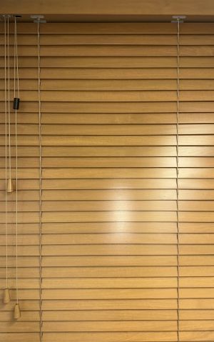 50 mm puusälekaihdin, säätö ja nosto naruilla