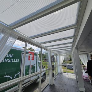 Kattokaihtimet kaltevalle ikkunalle