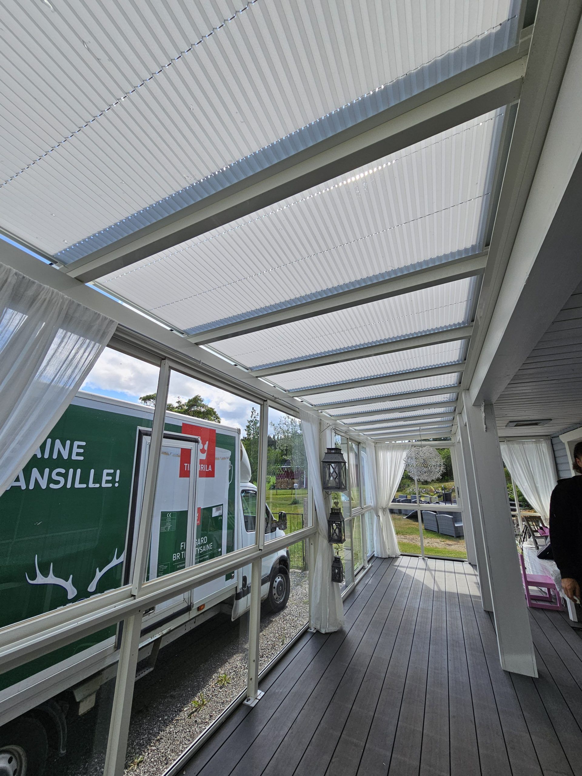 Kattokaihtimet kaltevalle ikkunalle